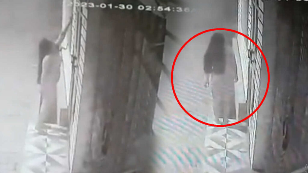 Uttar Pradesh The Girl Was Wandering Naked In The Middle Of The Night