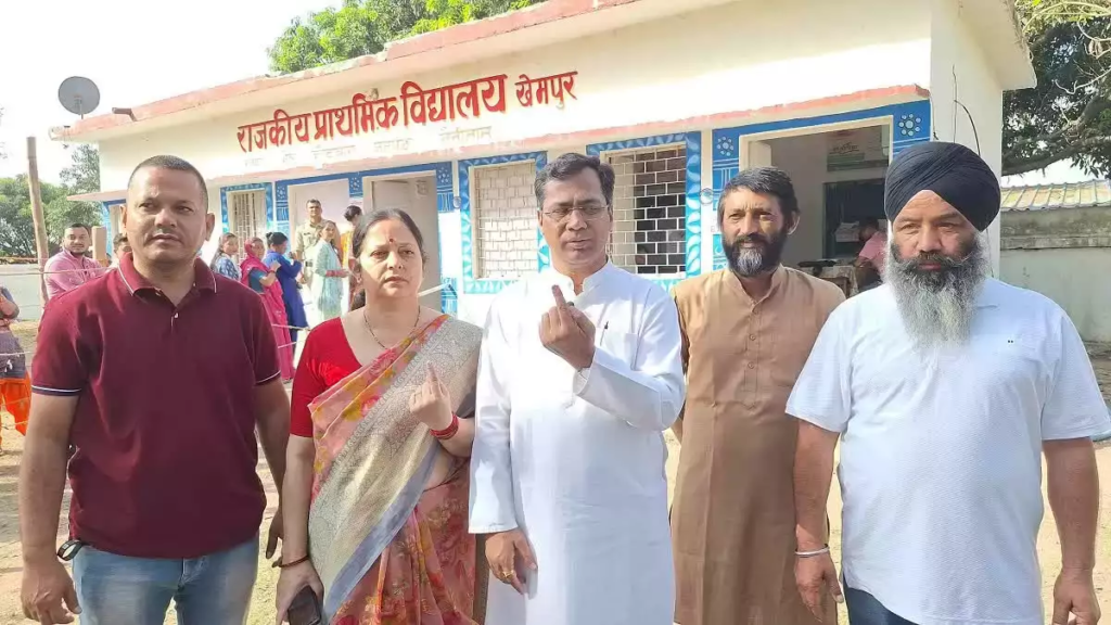 Uttarakhand: Congress candidate Prakash Joshi arrives to vote, appeals ...